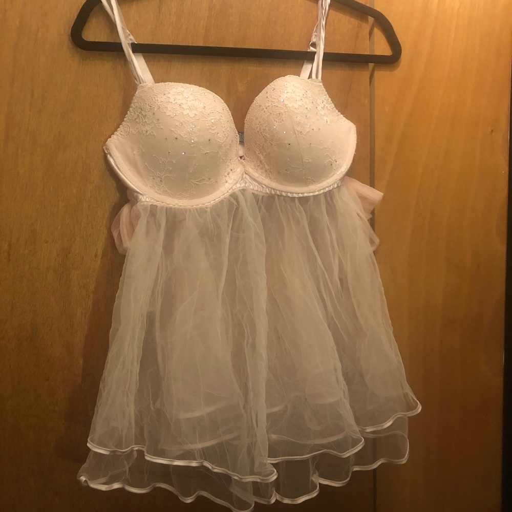 Brand New Beautiful Pink Victoria’s Secret Set 36D